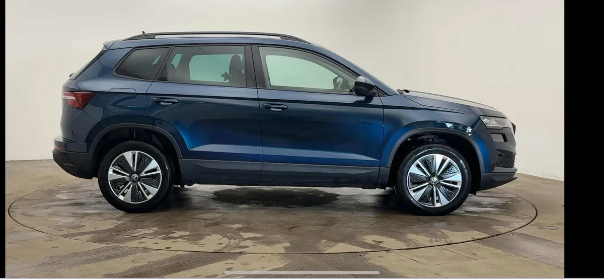 22 Skoda Karoq 1.6 tdi Se Drive €24250 inch Vrt - Image 2