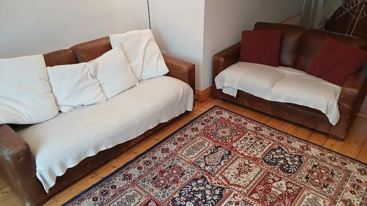 Comfy 3 Piece Brown Leather Suite (Good Condition) - Image 4
