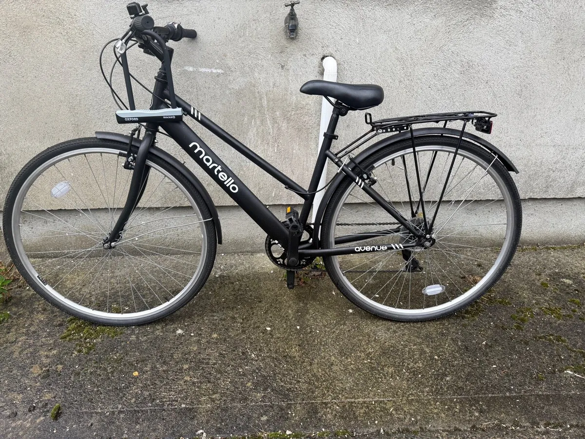Martello Hybrid bike with lock, helmet & lights - Image 1