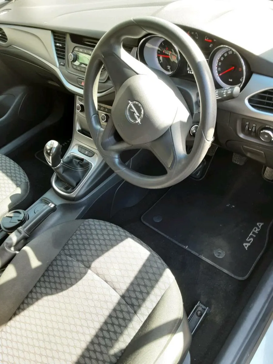 CAR - Image 3