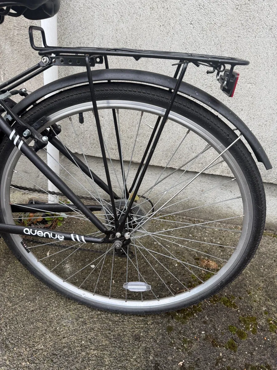 Martello Hybrid bike with lock, helmet & lights - Image 2