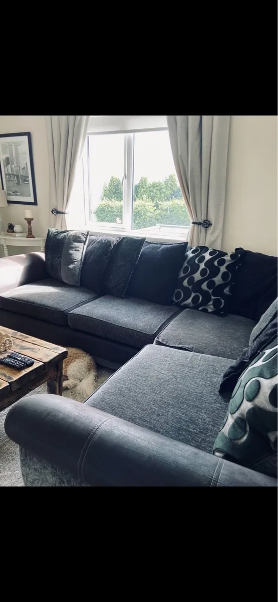 L shaped sofa - Image 1