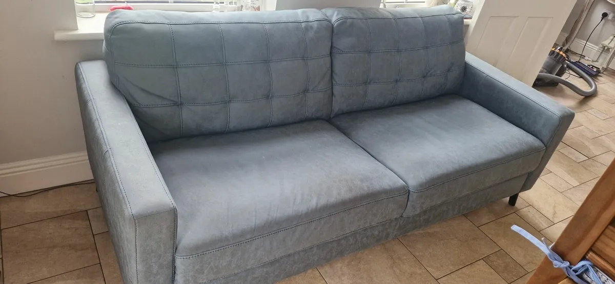 Couch - Image 2