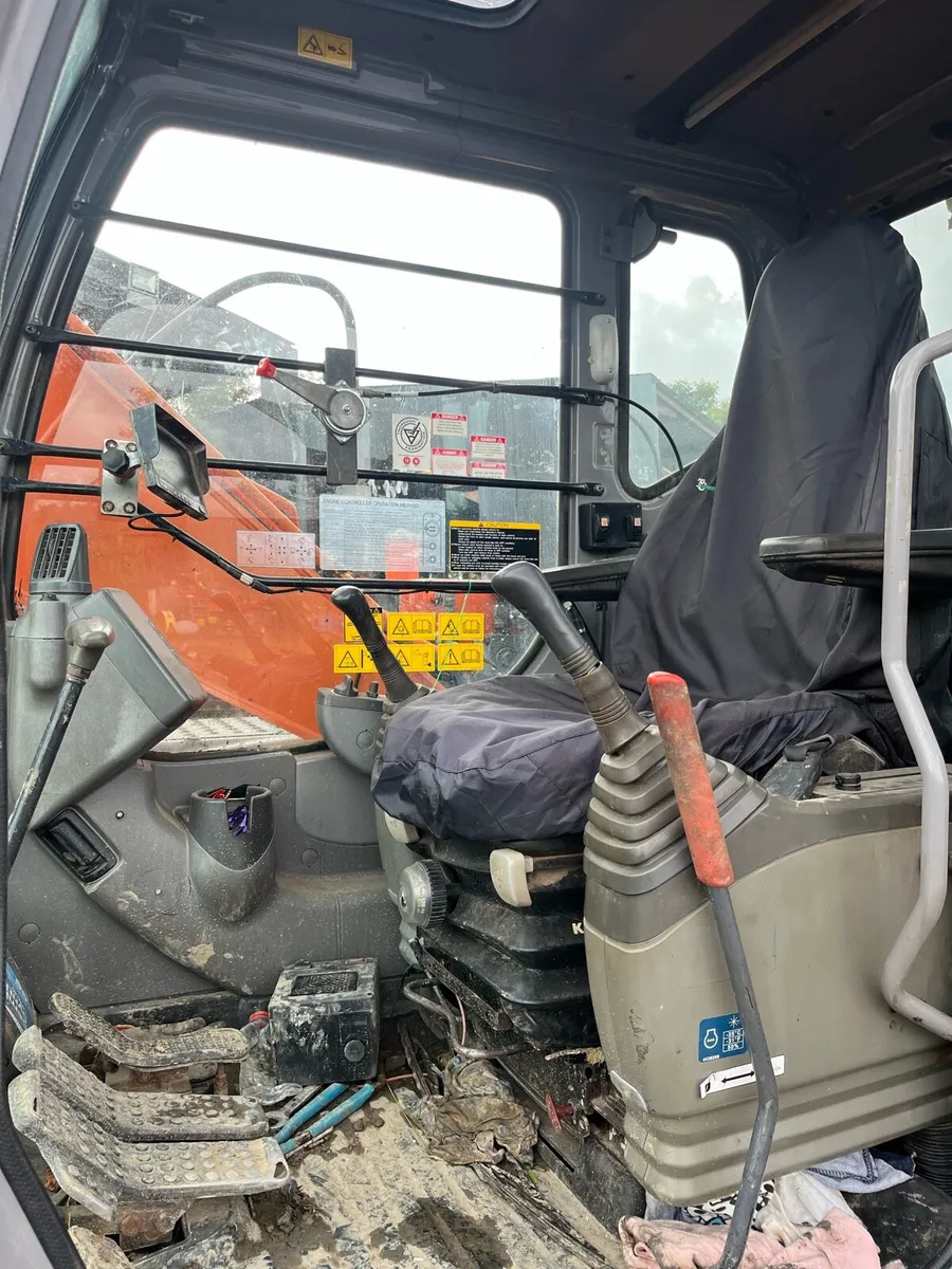 HITACHI ZAXIS 130 - Image 3