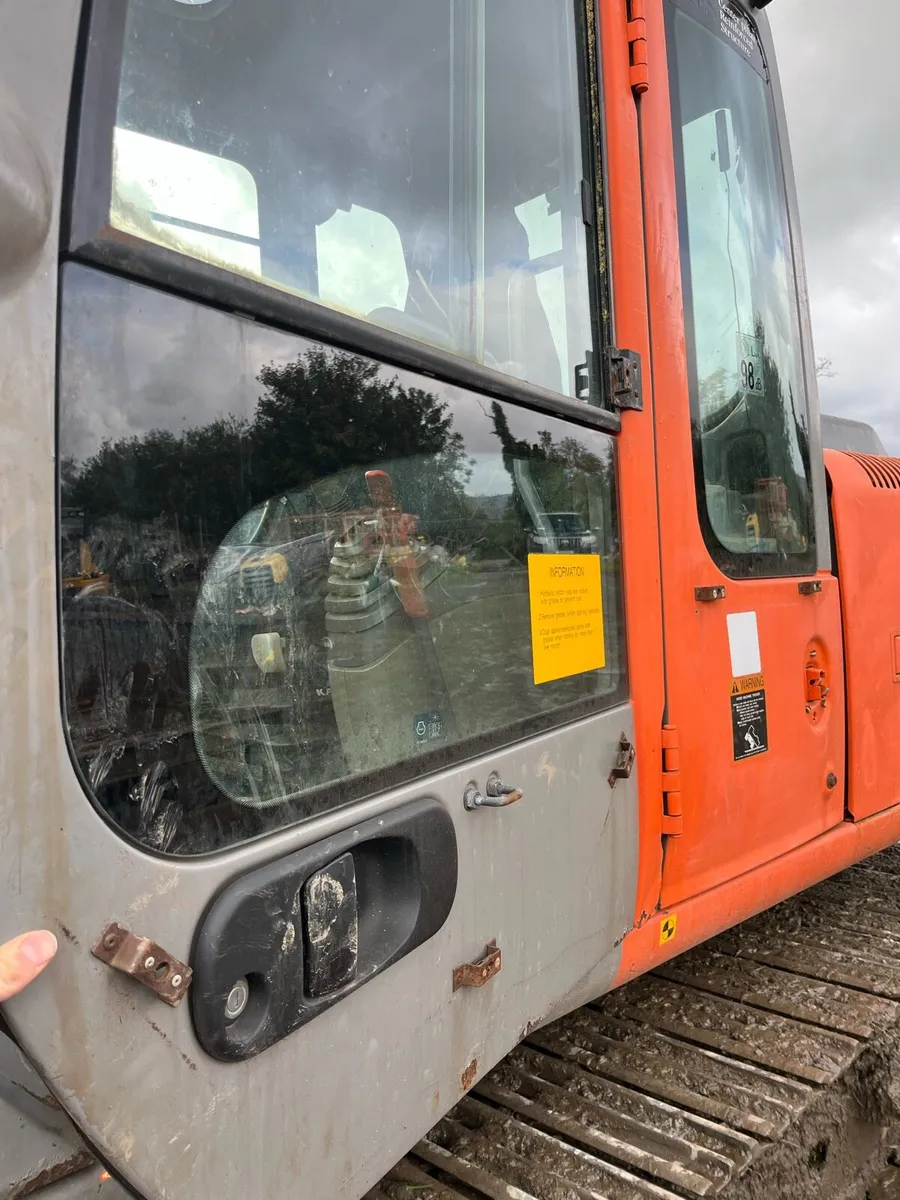 HITACHI ZAXIS 130 - Image 4