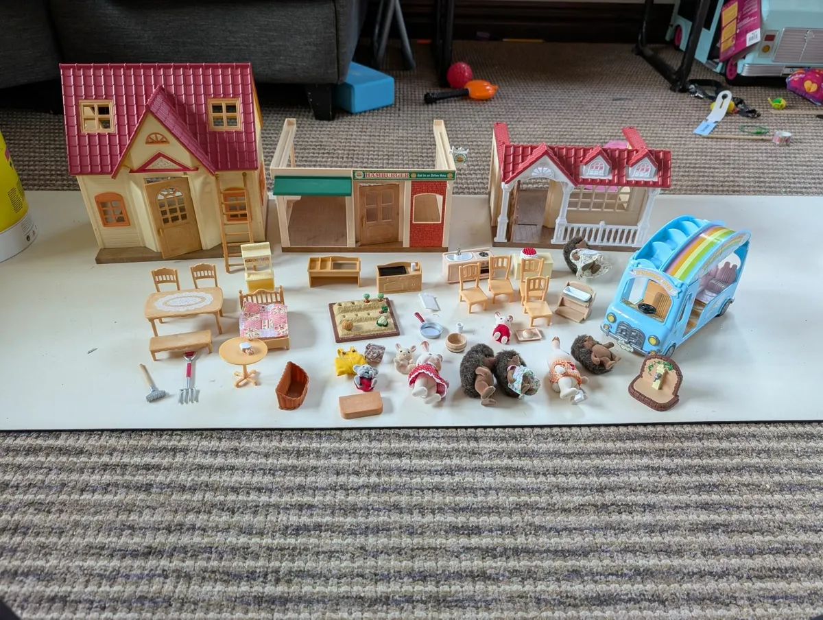Sylvanian Famalies - Image 1