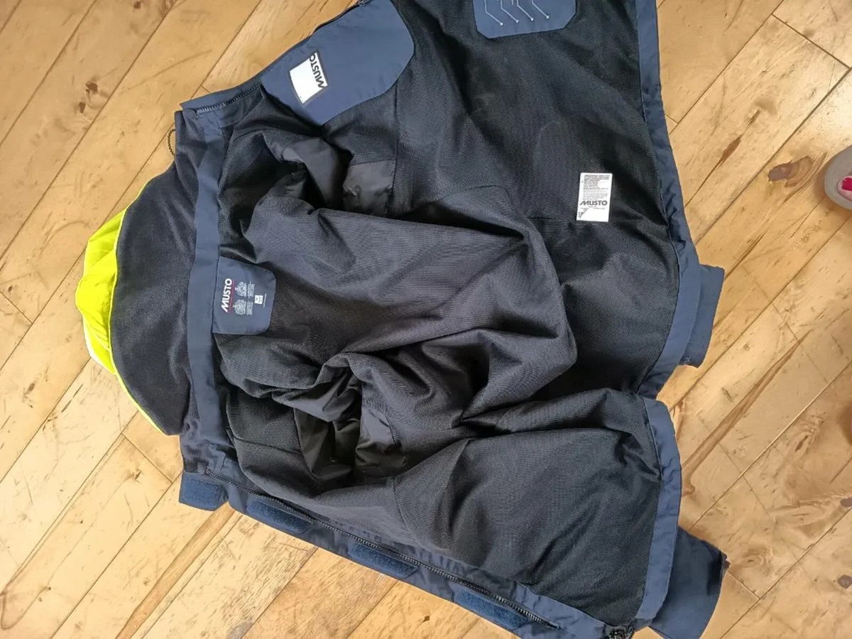 Musto BR1 sailing jacket - Image 2