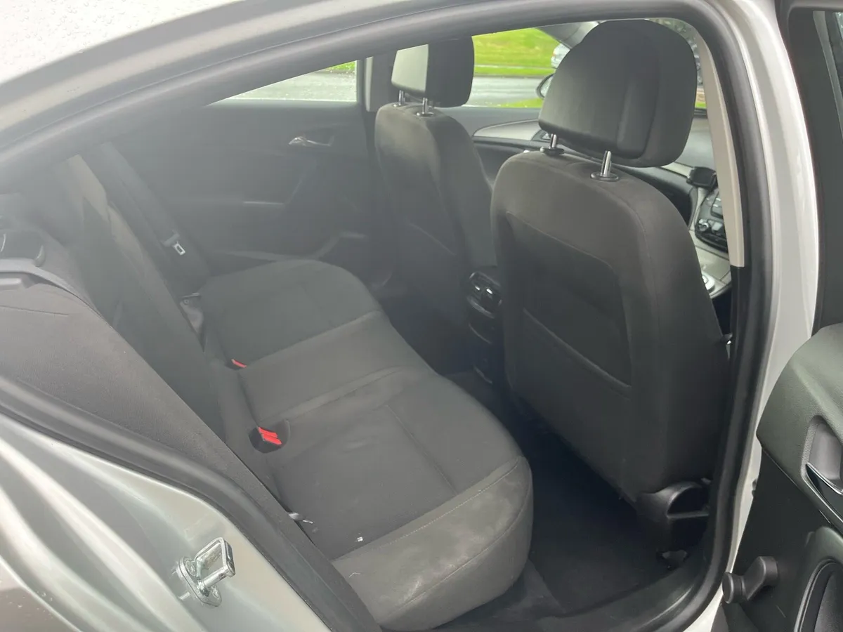 Opel insignia sc 2.0cdti 130ps 4dr - Image 4