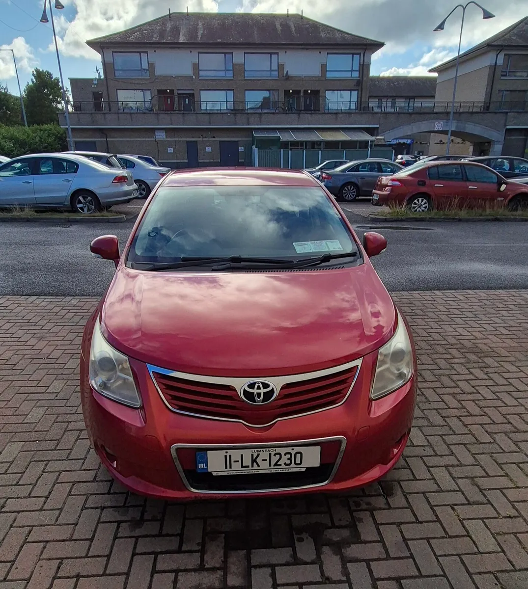 Toyota avensis 2011 Diesel - Image 1
