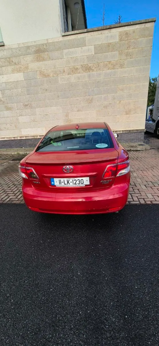 Toyota avensis 2011 Diesel - Image 2