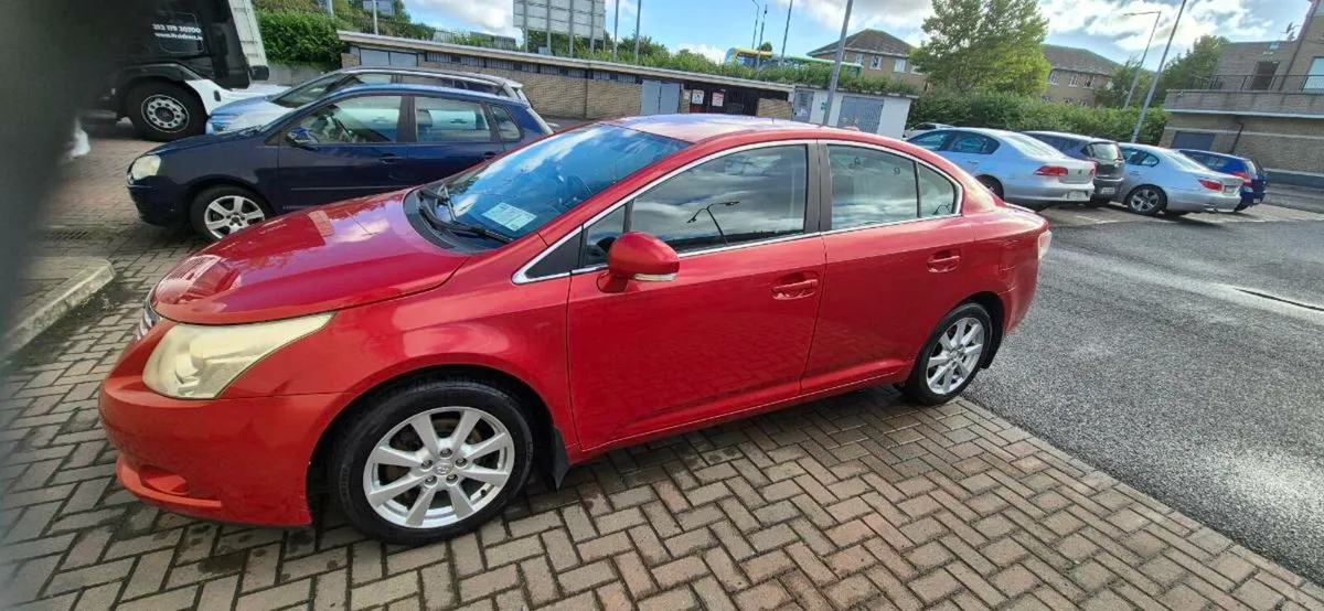 Toyota avensis 2011 Diesel - Image 4