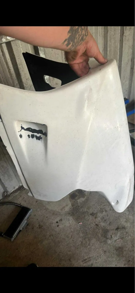 Zxr 400 gsxr parts - Image 1