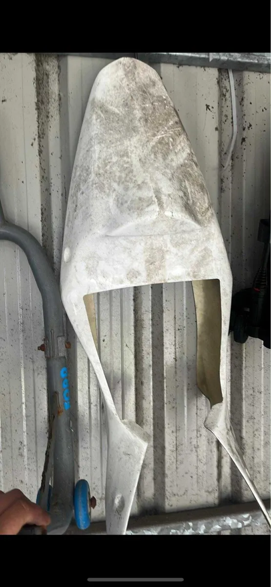 Zxr 400 gsxr parts - Image 4