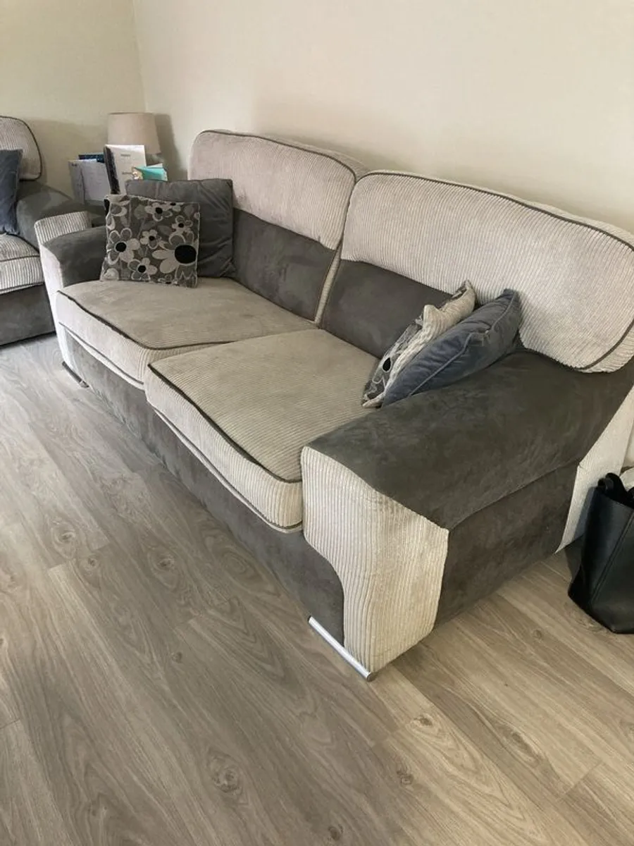 Sofa( dog doesn't come with it) - Image 3