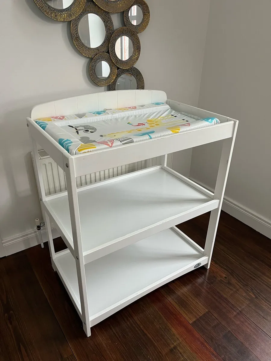Changing table - Image 1