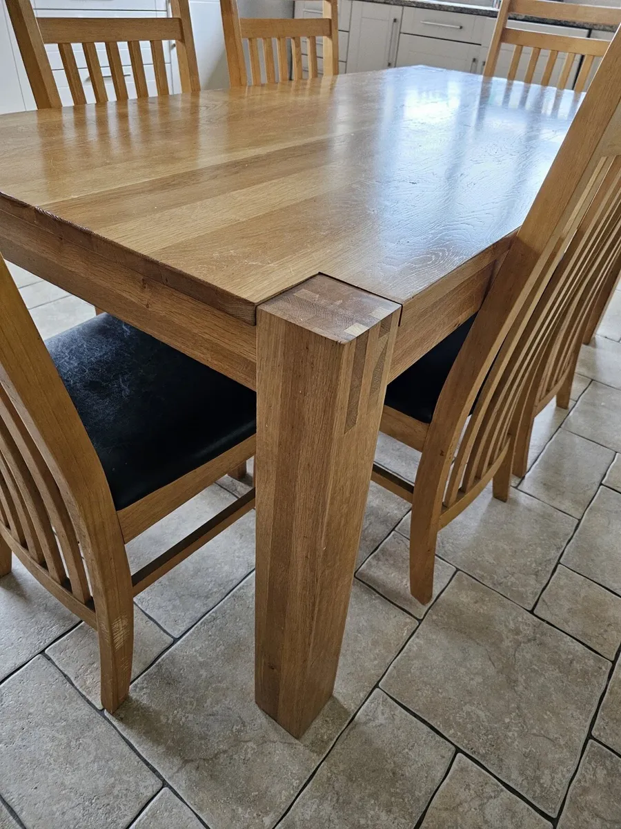 Table and chairs - Image 2