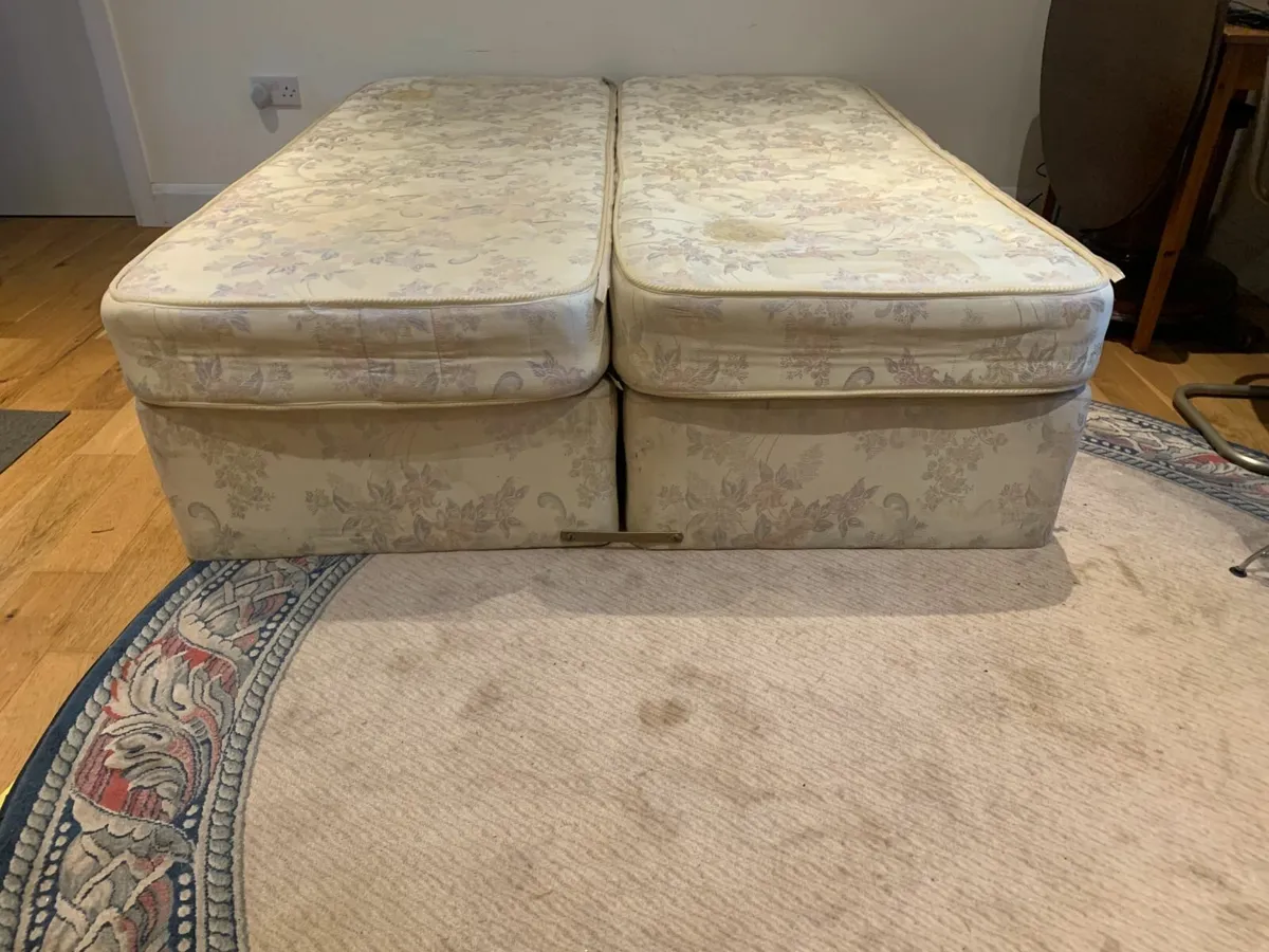 Bed  king size  Halcyon - Image 4