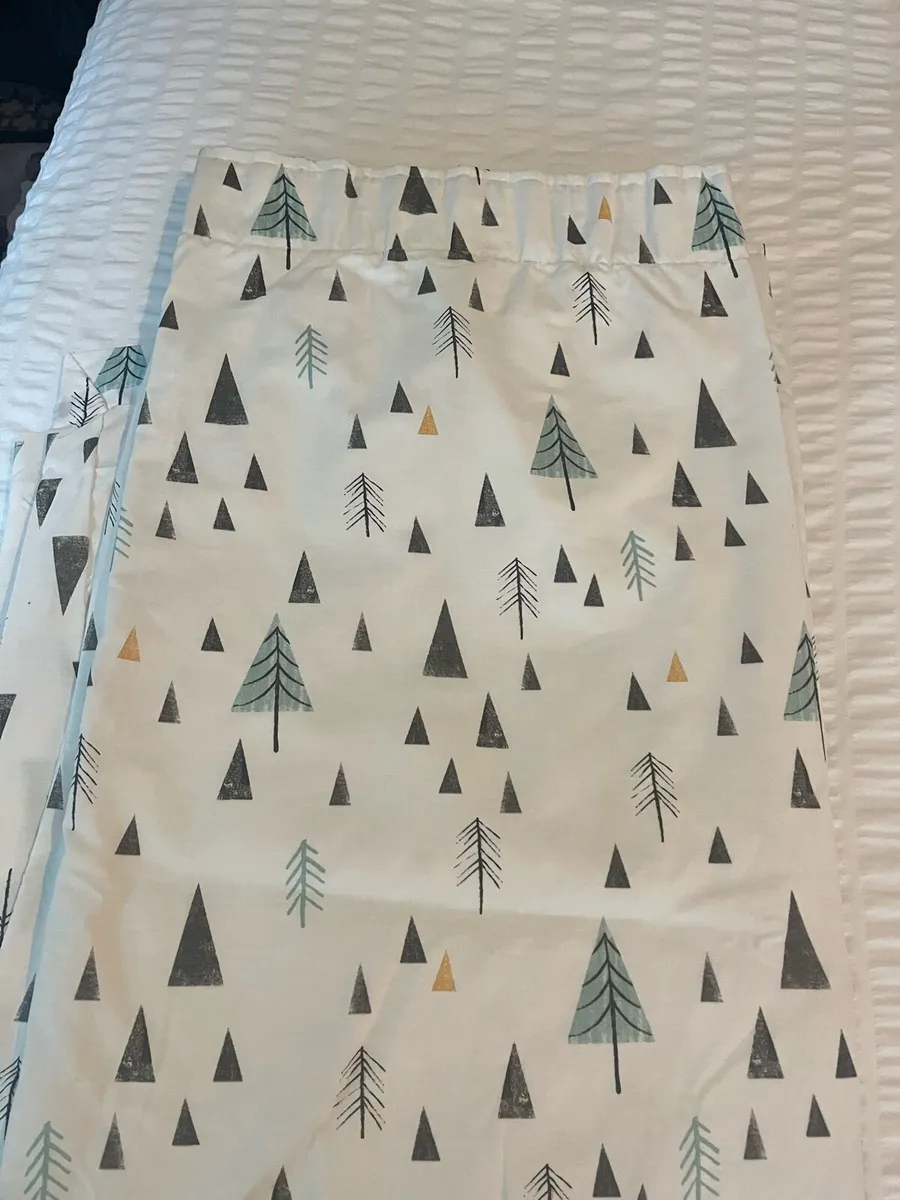 Curtains - Image 2