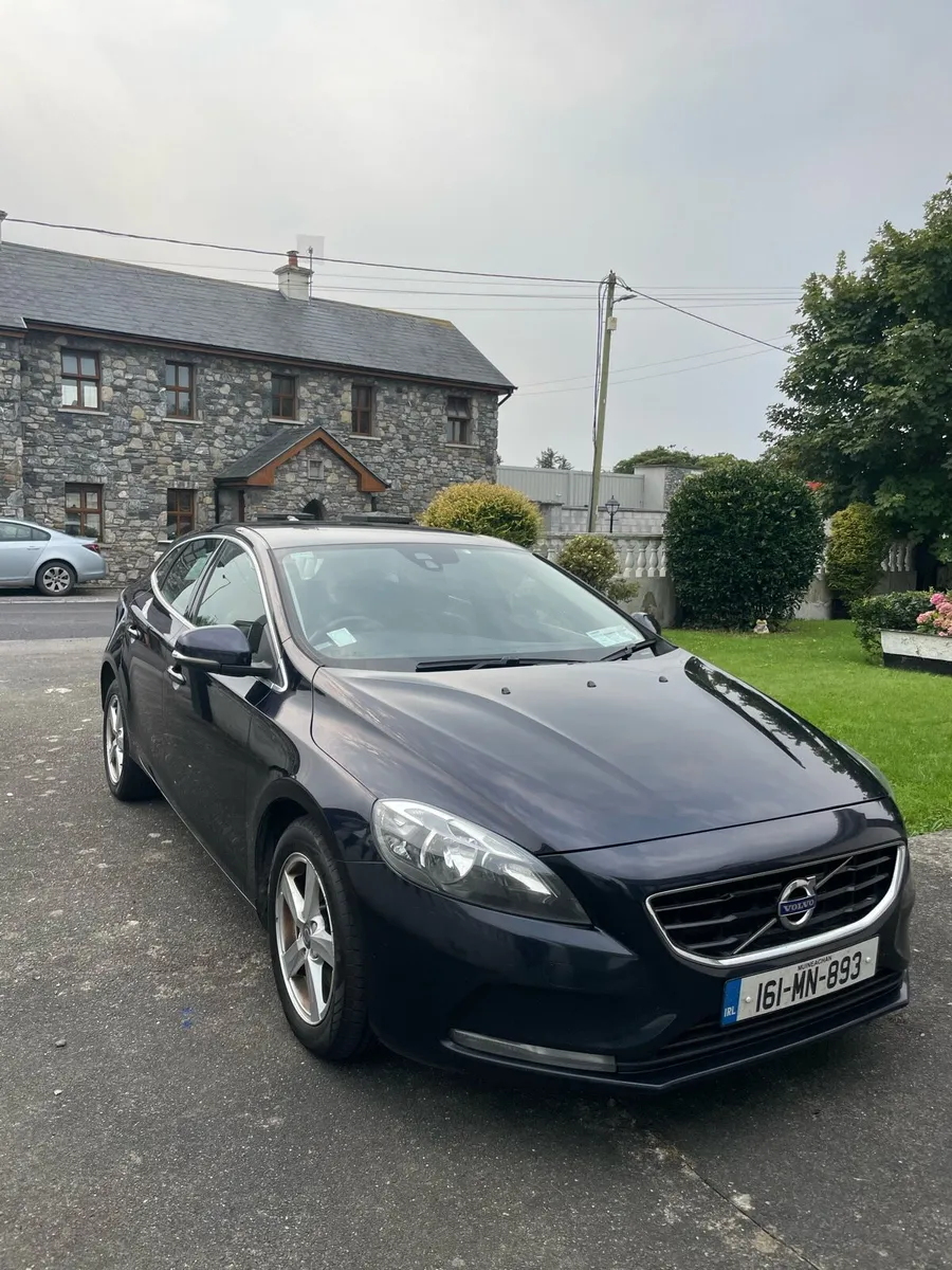 Volvo V40 D2 CROSS COUNTRY - Image 1