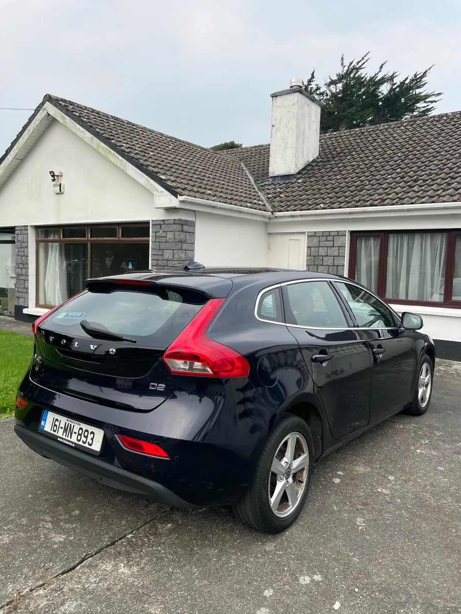 Volvo V40 D2 CROSS COUNTRY - Image 2