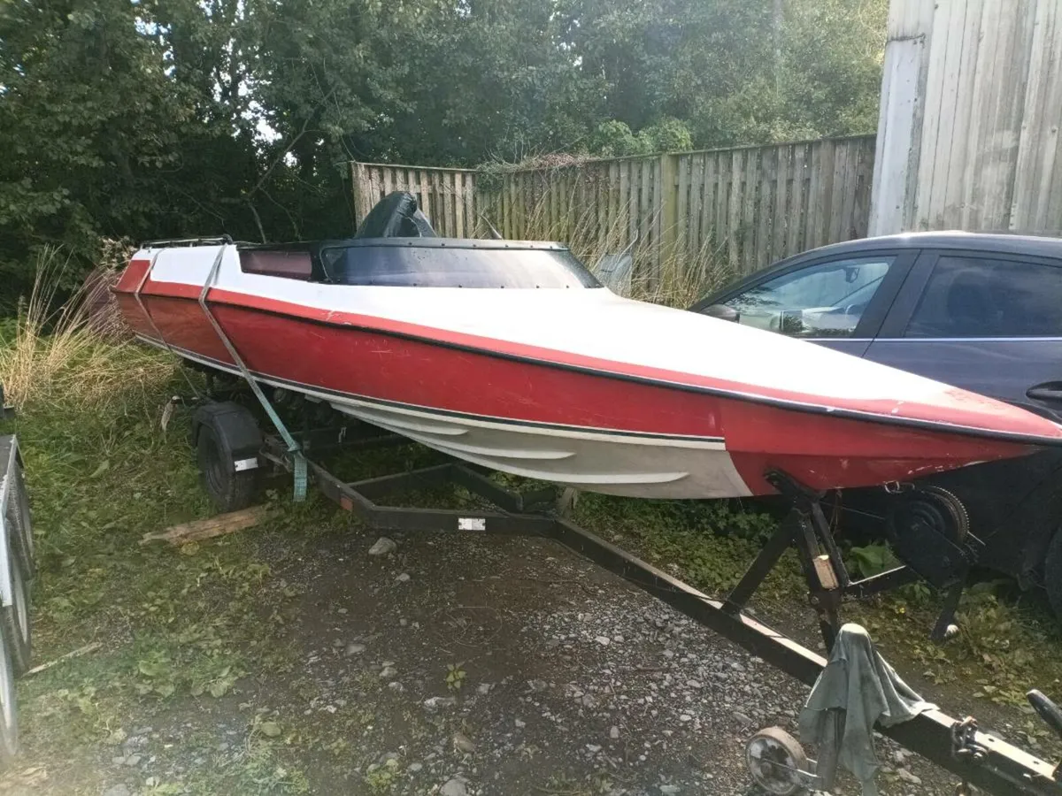 Boat with trailer - Image 1