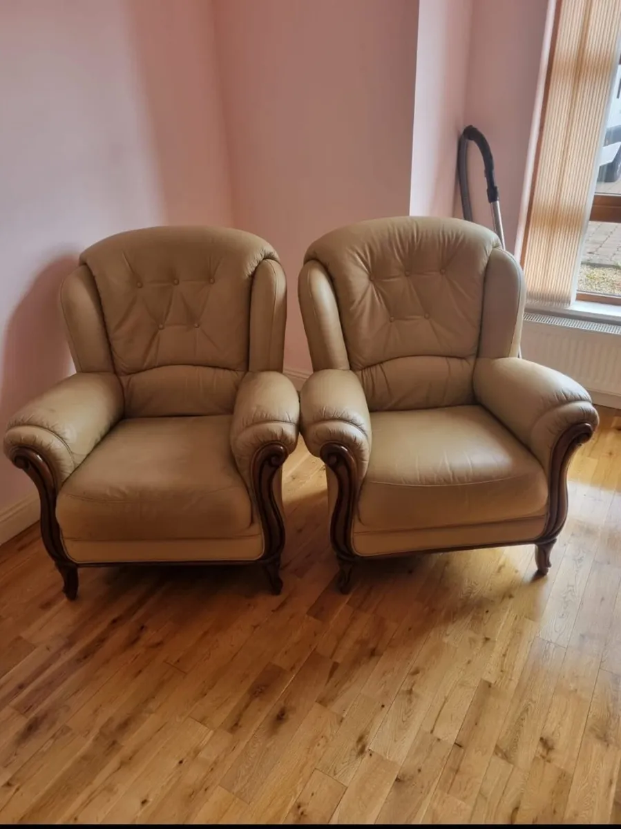 Three piece suite - Image 2