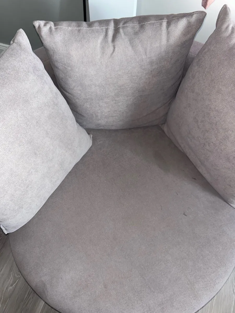 swivel chair - Image 3