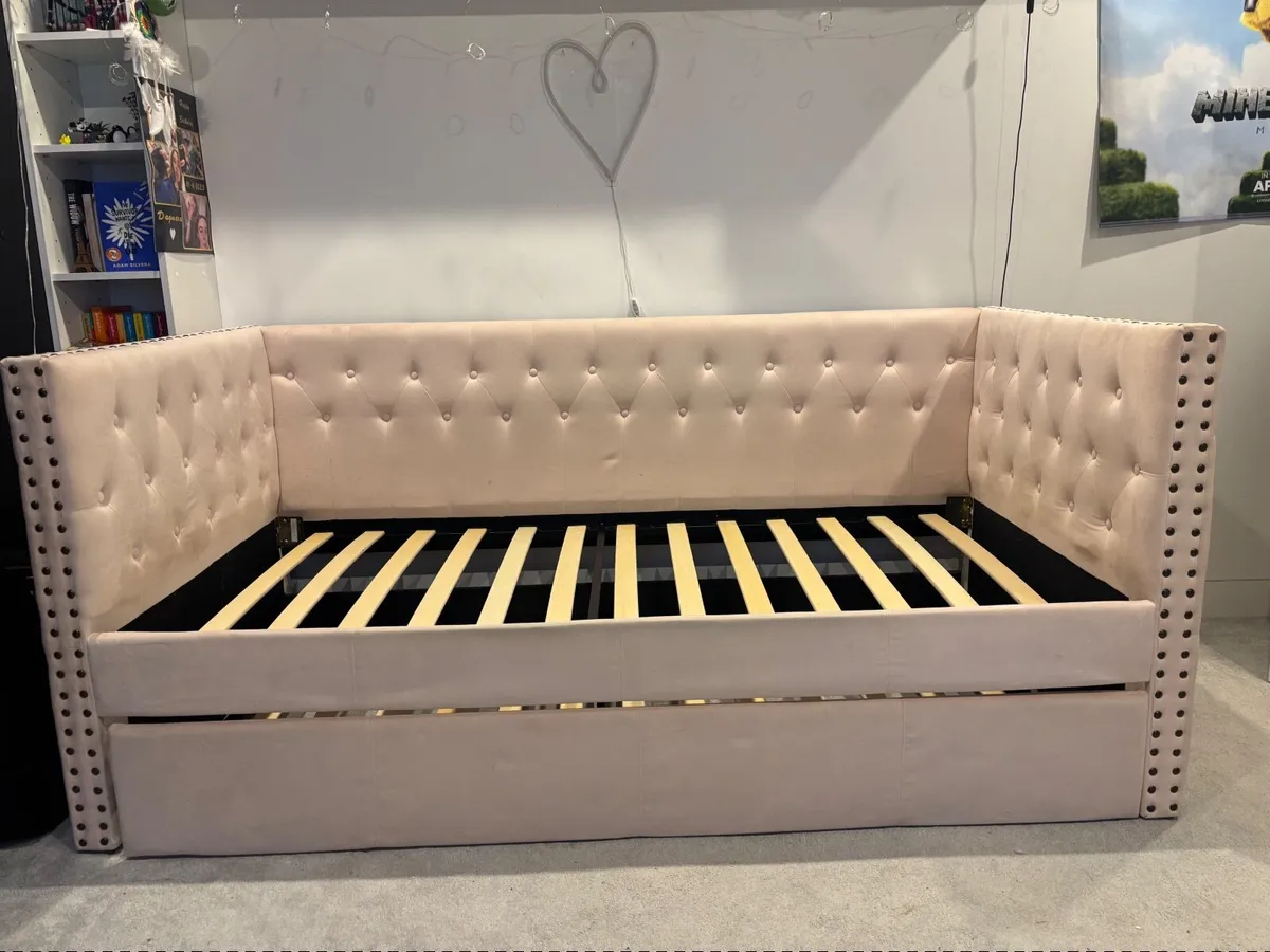 Pull out bed - Image 1