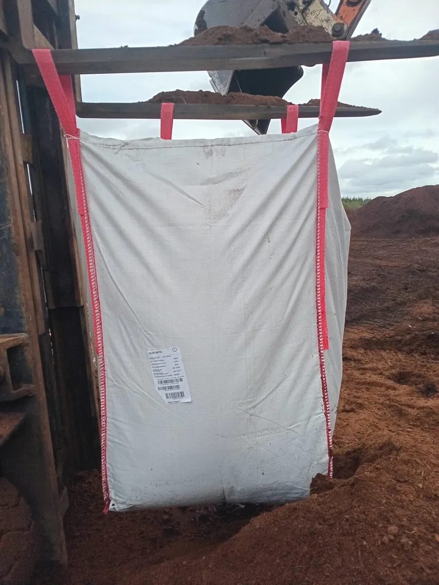 1 ton bags on dry brown peat moss bedding - Image 2