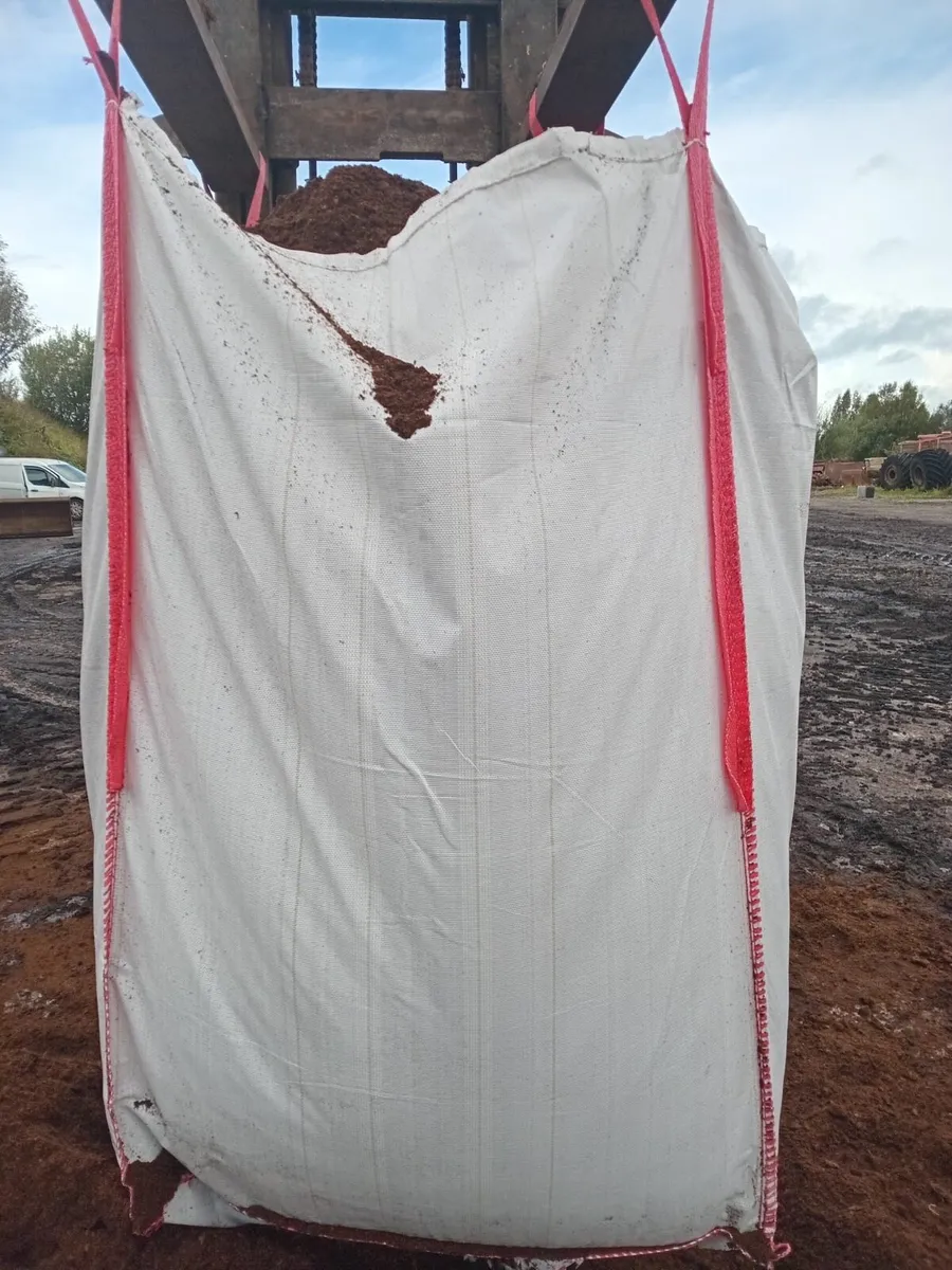 1 ton bags on dry brown peat moss bedding - Image 3