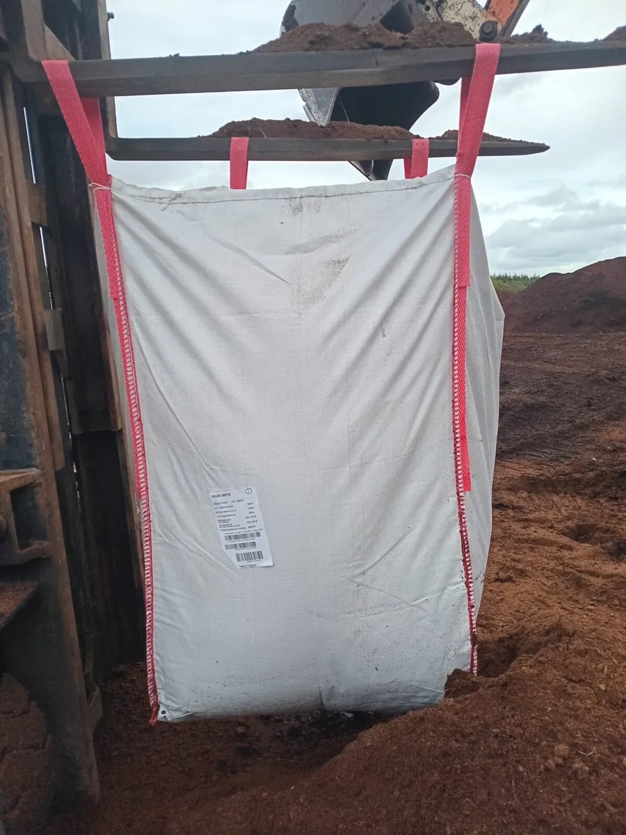 1 ton bags on dry brown peat moss bedding - Image 4
