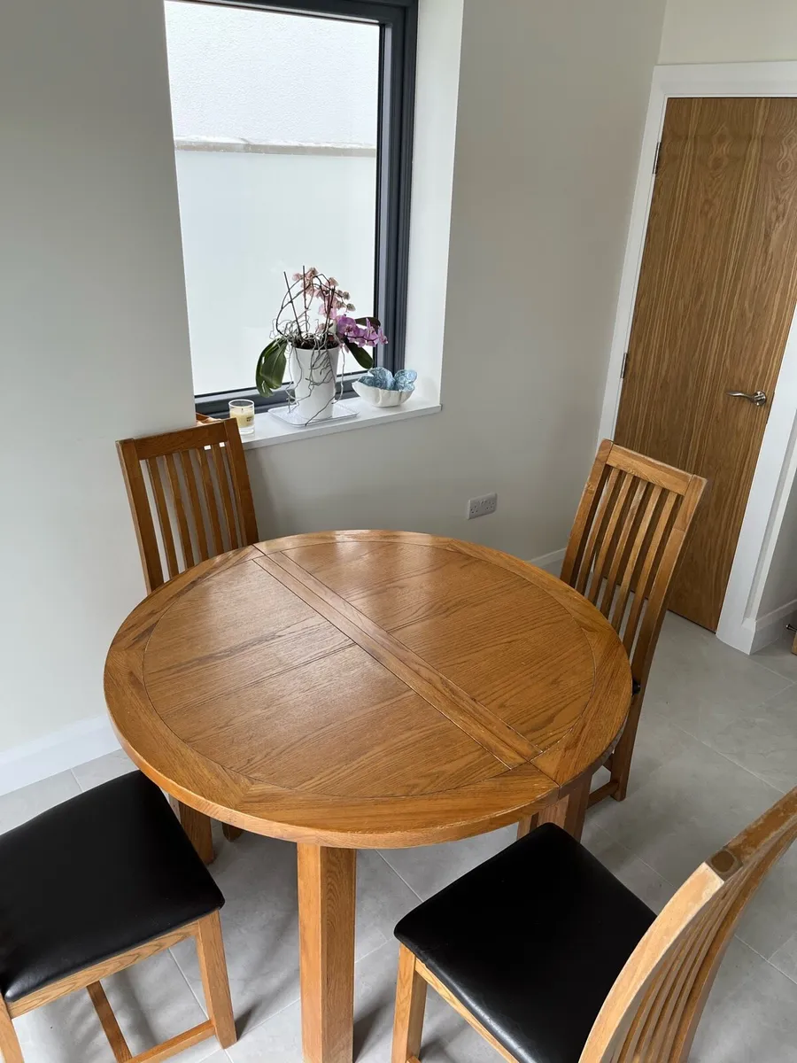 Dining table & chairs - Image 2