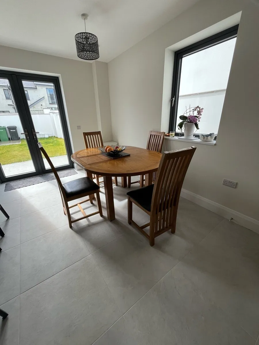 Dining table & chairs - Image 3