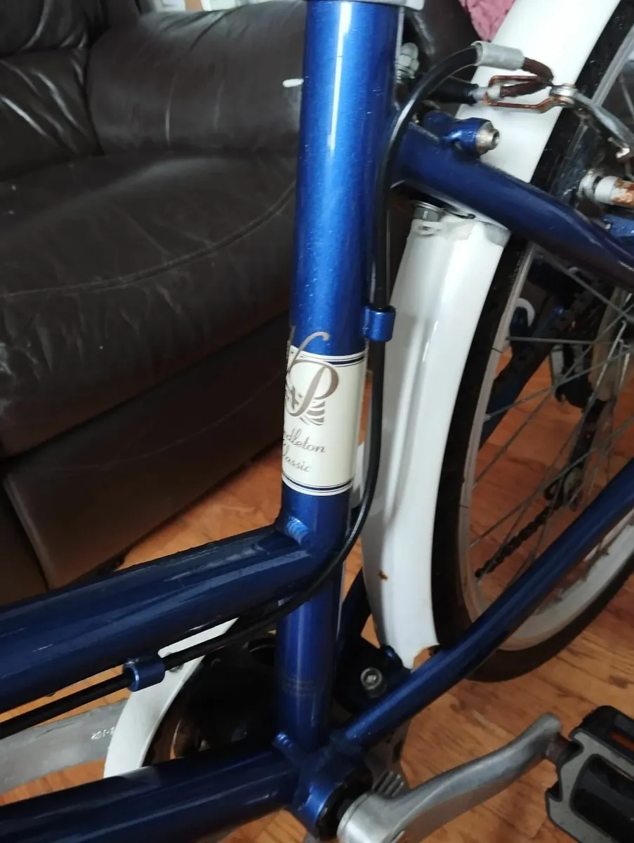 Ladies bicycle - Image 2