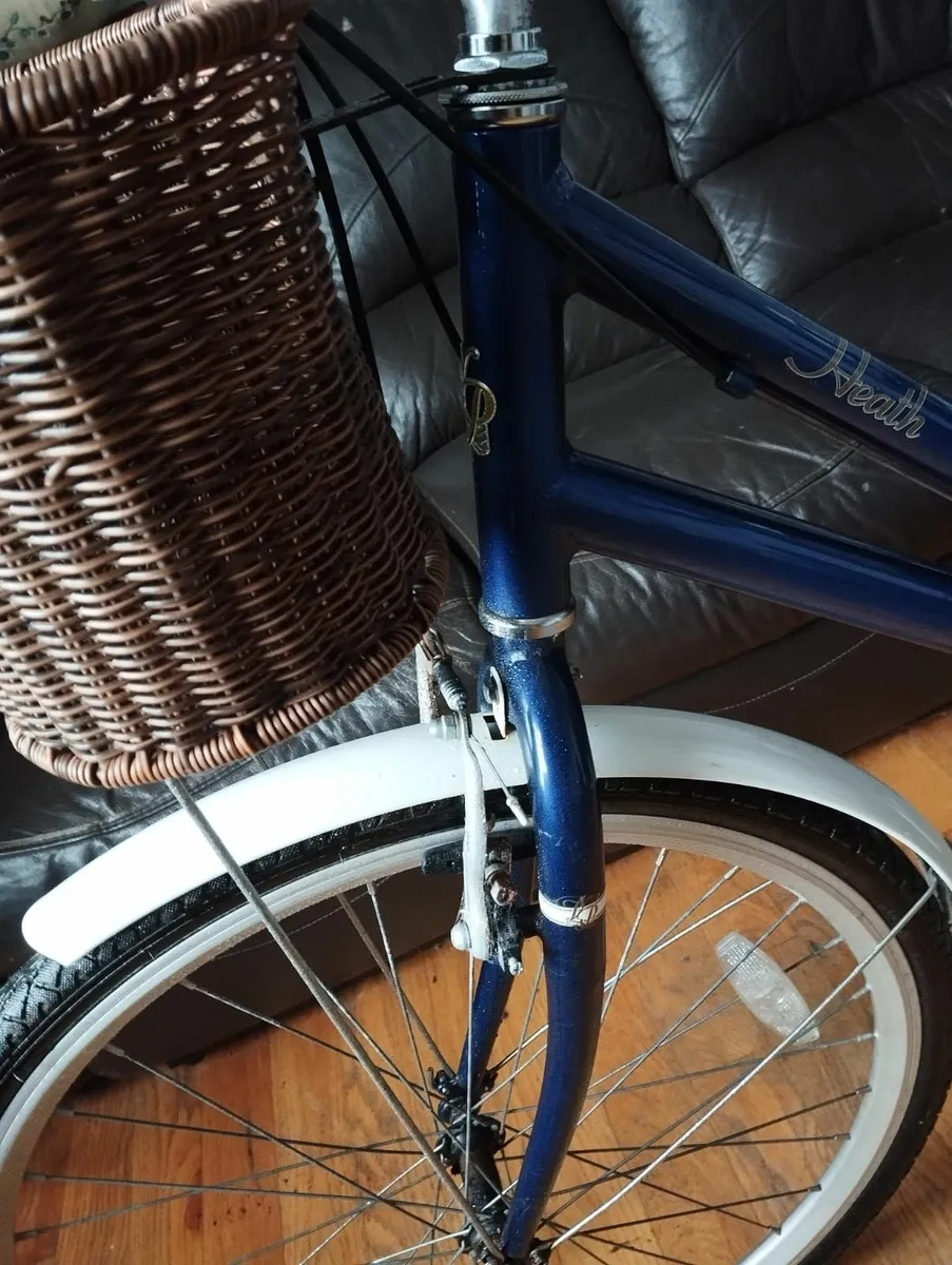 Ladies bicycle - Image 3