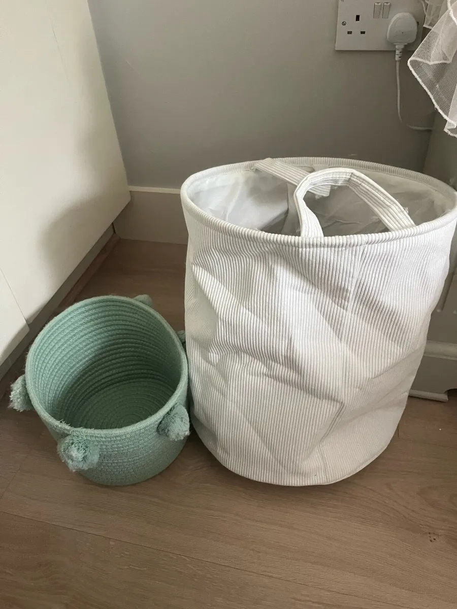Laundry baskets - Image 1