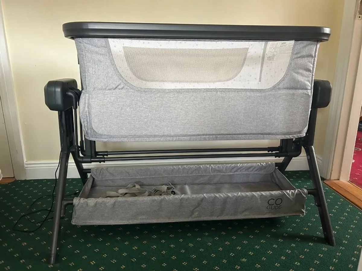 Baby Elegance Co-Glide Electric Bedside Crib - Image 3