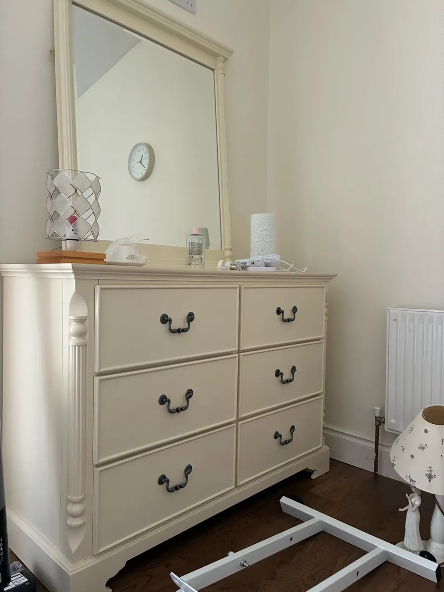 Quality cream bedroom dresser unit and mirror - Image 2
