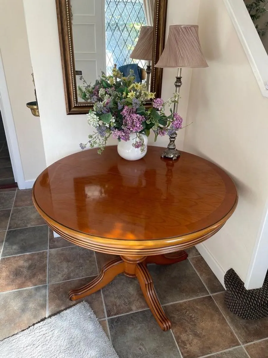 Dining table round extendable