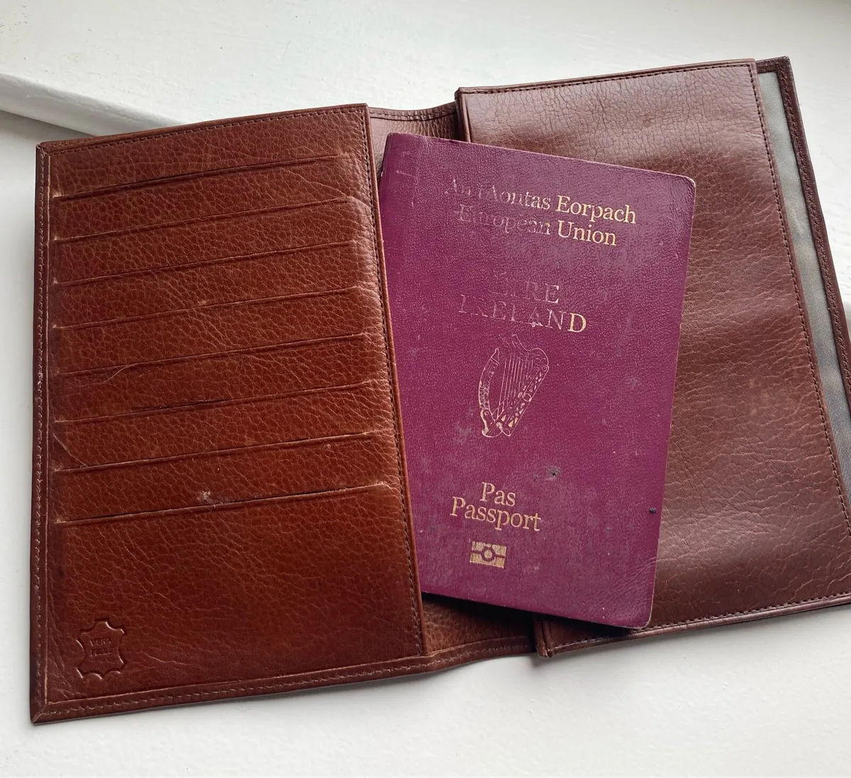 Quality Leather Travel Wallet - Image 1