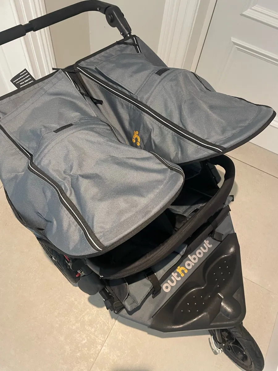 Out n About Nipper Double Buggy *Like New* - Image 2