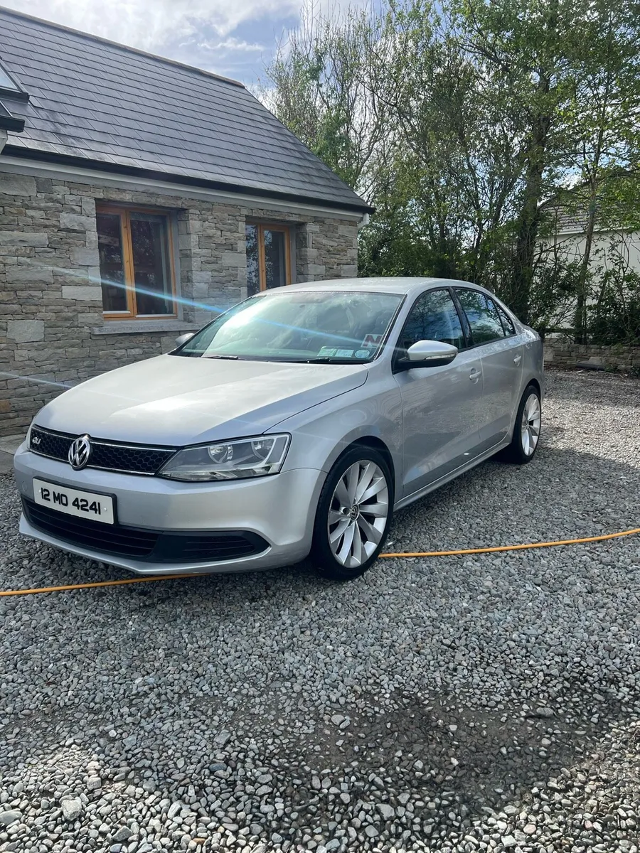 Volkswagen Jetta *LOW MILAGE* - Image 1