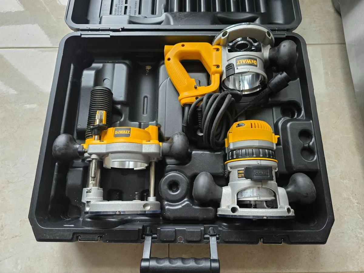 DEWALT Router, Fixed/Plunge Base Kit, Woodworking - Image 1