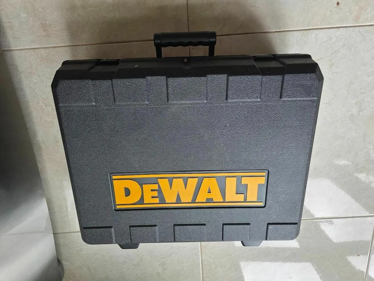 DEWALT Router, Fixed/Plunge Base Kit, Woodworking - Image 2