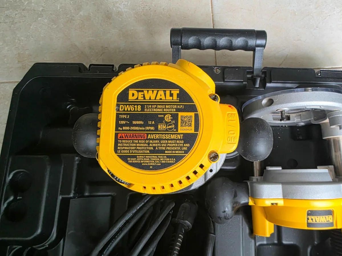 DEWALT Router, Fixed/Plunge Base Kit, Woodworking - Image 3