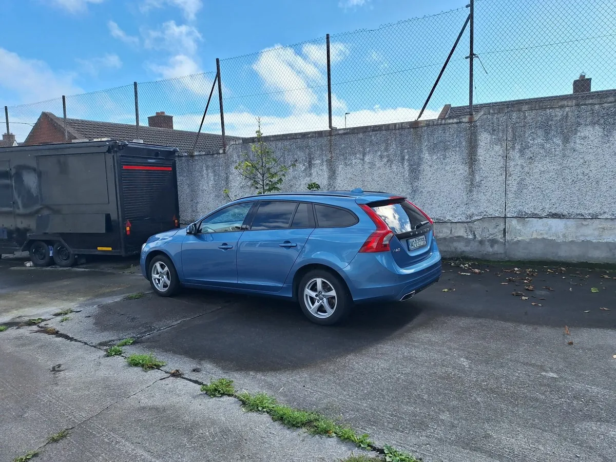 Volvo V60 2014 - Image 2