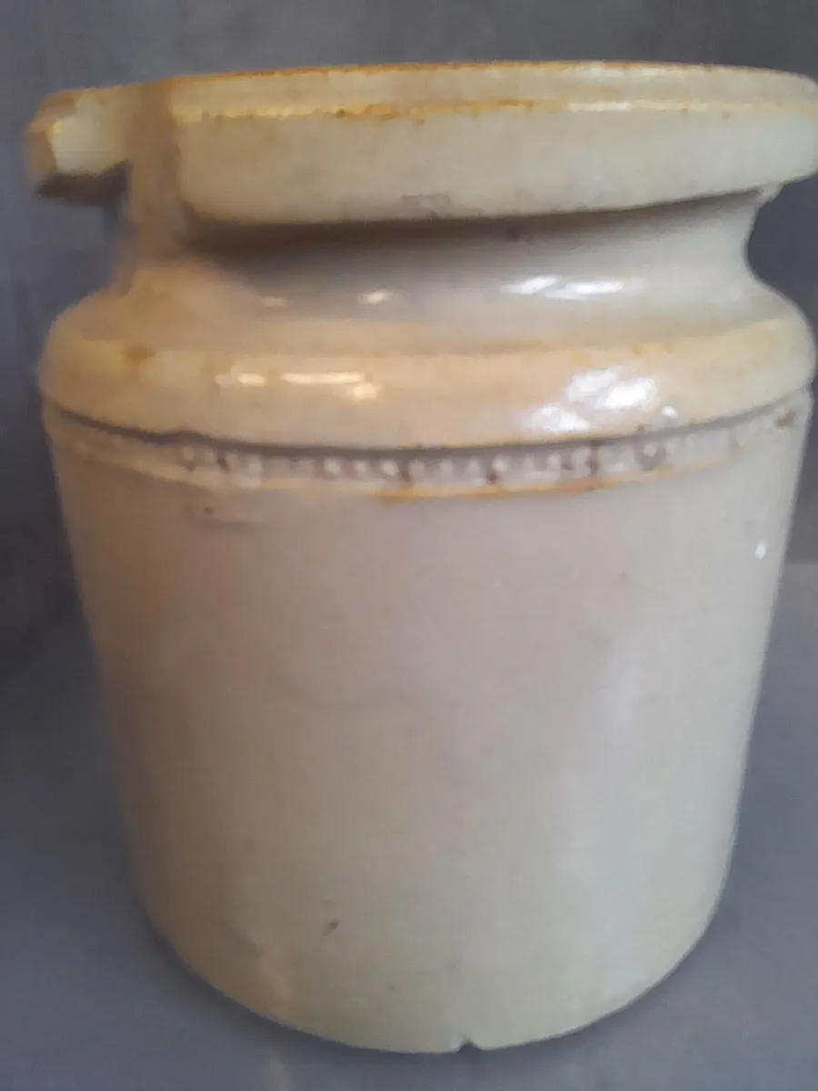 Antique cavalier pot - Image 4