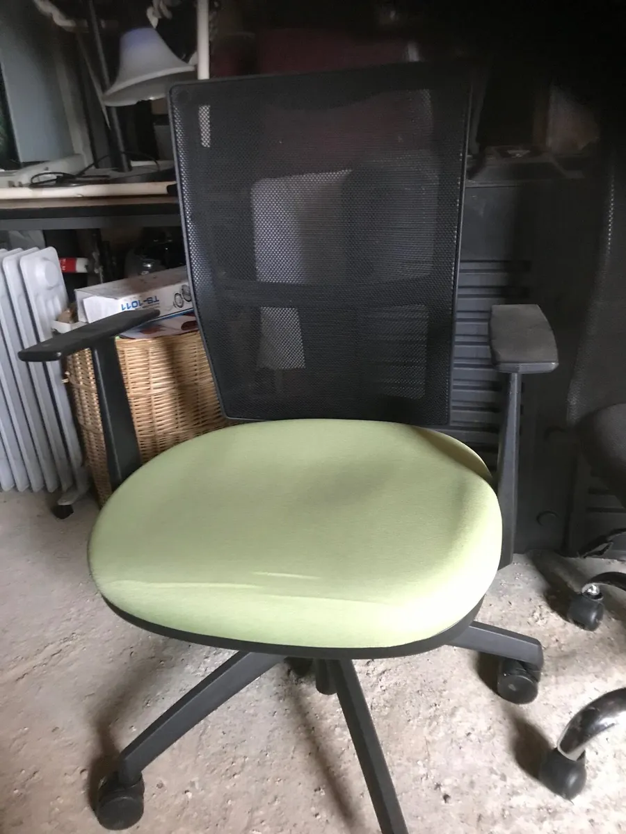 Office chairs - Image 2