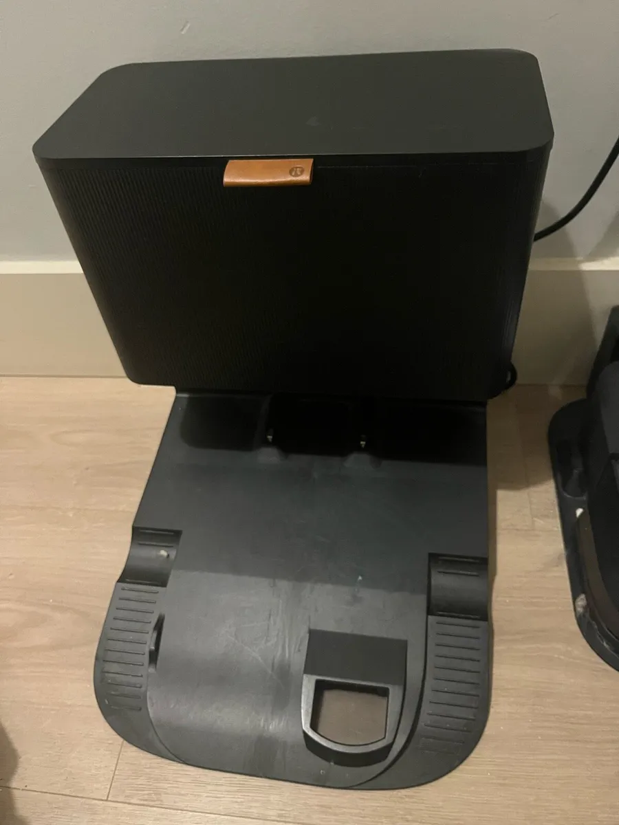 iRobot Roomba J9+ with clean base - Image 3