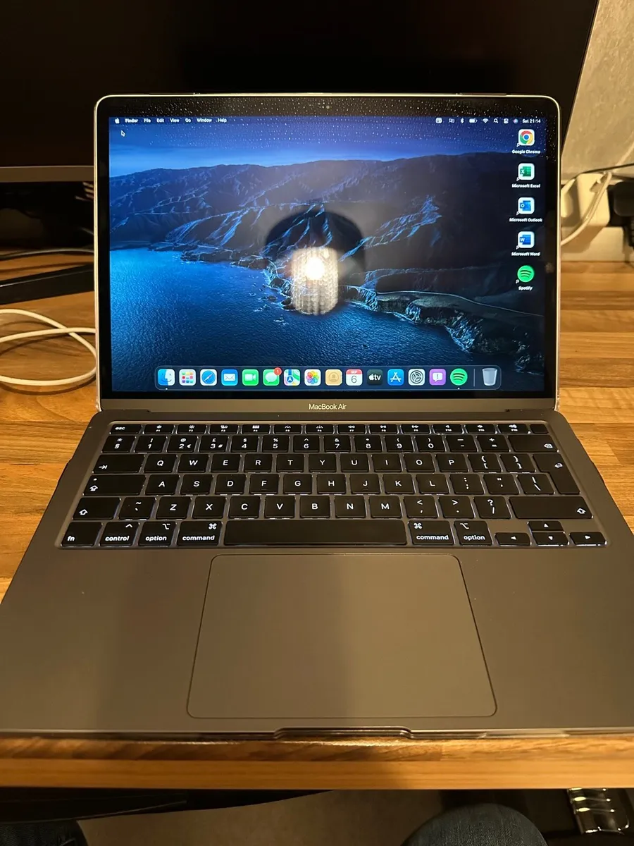 MacBook Air 2020 i3 - Image 1
